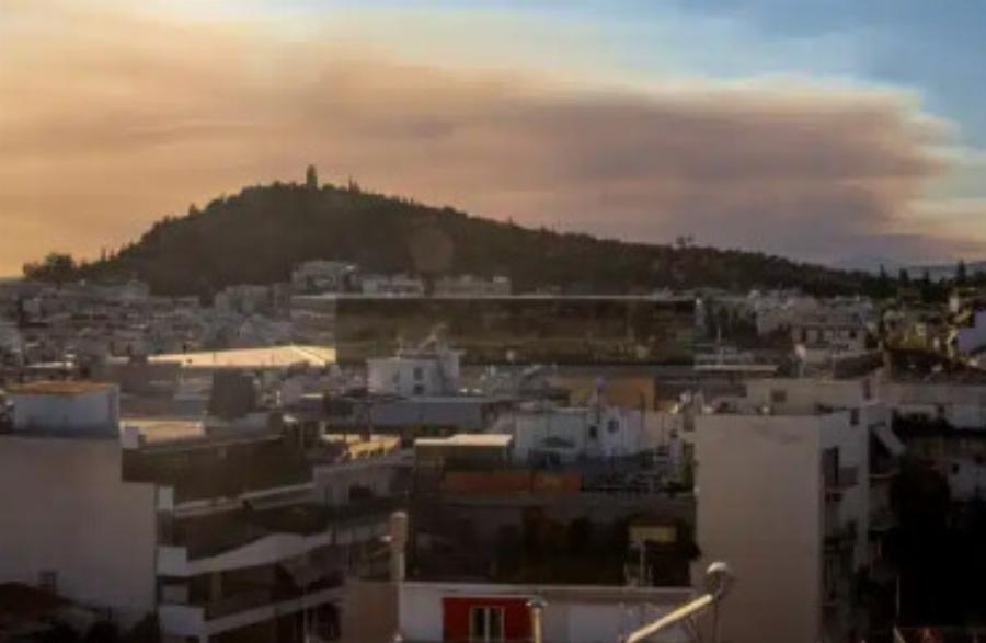 EKTAKTO – Μεγάλη φωτιά ΤΩΡΑ – Κάηκαν σπίτια – Στα 32 χλμ. το πύρινο μέτωπο – Τεράστια καταστροφή – Ανεξέλικτη η κατάσταση