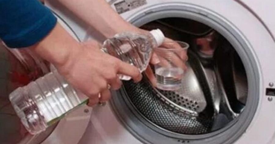 ΓΙΑ ΟΛΕΣ ΤΙΣ ΠΡΑΚΤΙΚΕΣ ΝΟΙΚΟΚΥΡΕΣ: Διαλύει τα άλατα και τη βρωμιά από το μηχάνημα και τον σωλήνα, που τα ρούχα μυρίζουν ξανά φρεσκάδα και καθαριότητα!