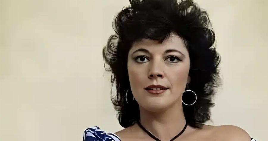 Η γυναικάρα Καίτη Παπανίκα – Το τpαγικό τέλος της και ο πασίγνωστος σύζυγος της