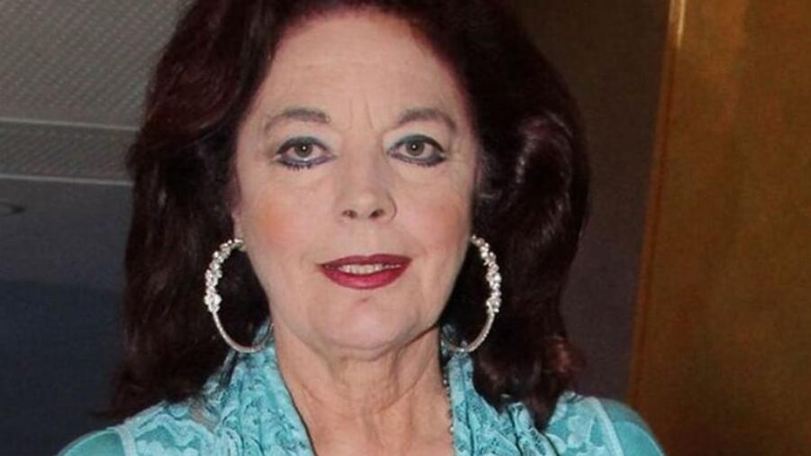 Η γυναικάρα Καίτη Παπανίκα – Το τpαγικό τέλος της και ο πασίγνωστος σύζυγος της