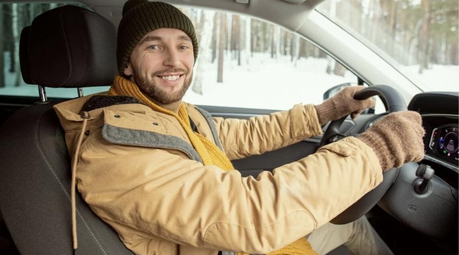 Πρóστιμο σε όσους φορούν μπουφάν στο αυτοκίνητο – Τι θα πλnρώσεις, γιατί θα χάσεις το δίπλωμα