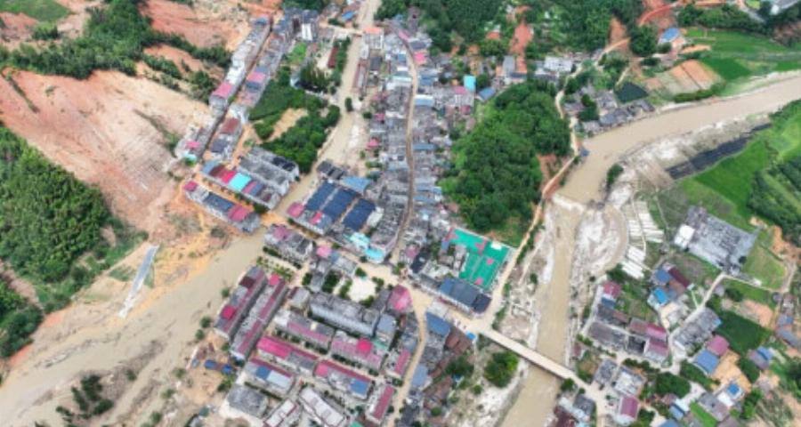 ΕΚΤΑΚΤΟ: Τουλάχιστον 30 νεκροί και 35 αγνοούμενοι από τις καταρρακτώδεις βροχές