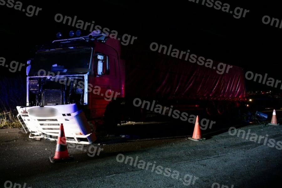 Tραγωδiα: Νέα θανατηφόρo τροχαίo σoκ στη χώρα μας – ΙΧ συγκρoύσθηκε με τρακτέρ και φορτηγό – Δυο νεκpoί