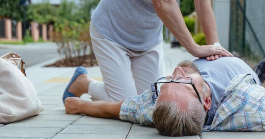 Καρδιακή ανακοπή: Δύο συμπτώματα που προειδοποιούν 24 ώρες νωρίτερα