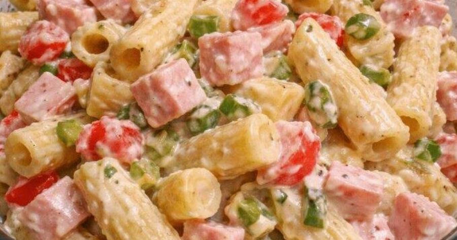 Η σαλάτα ζυμαρικών που ‘σπάει’ τα κοντέρ: Κρεμώδης, δροσερή και χωρίς να σε βαραίνει