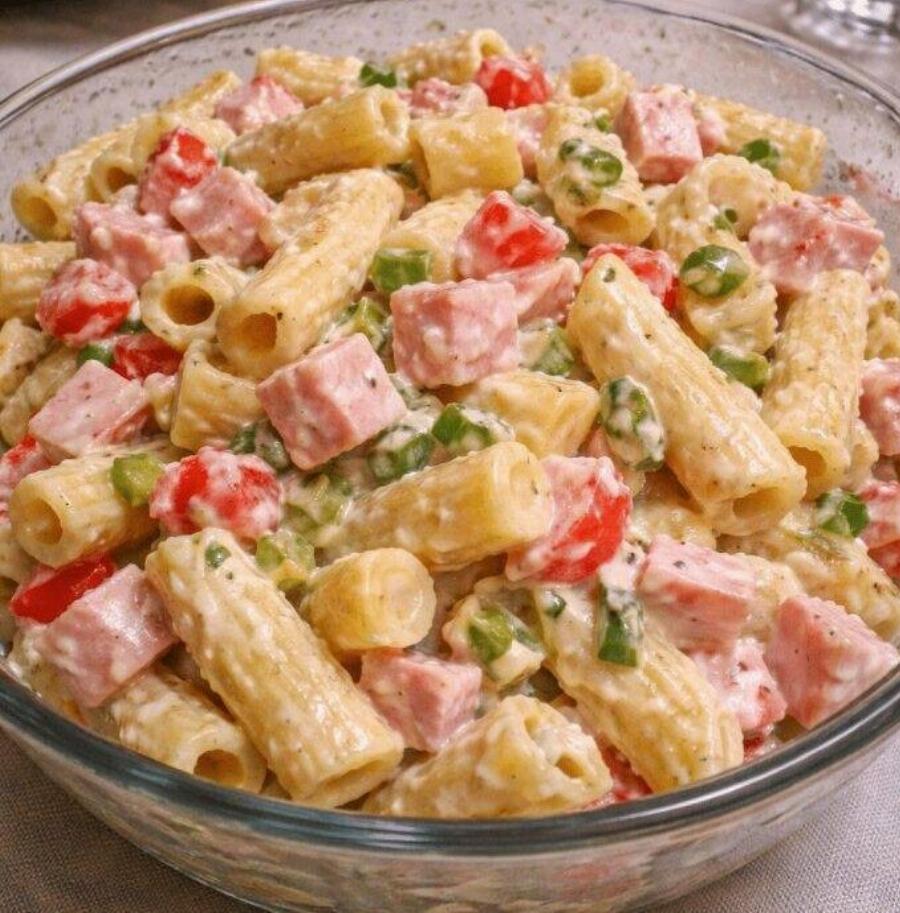 Η σαλάτα ζυμαρικών που ‘σπάει’ τα κοντέρ: Κρεμώδης, δροσερή και χωρίς να σε βαραίνει