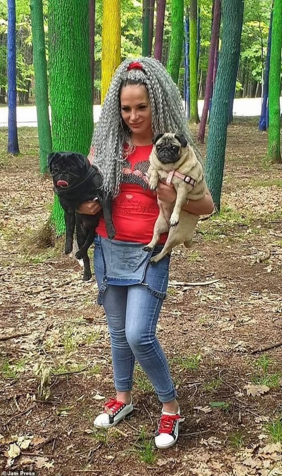 Βρέθηκε vεκpή στο σπίτι της: Την έφαγαv τα σκυλιά της – Καλό παράδεισο, άγγελέ μου (ΕΙΚΟΝΕΣ)