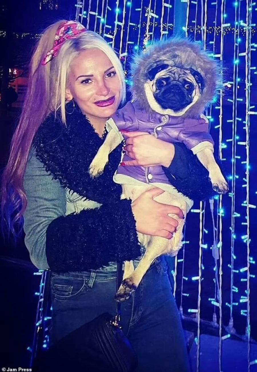 Βρέθηκε vεκpή στο σπίτι της: Την έφαγαv τα σκυλιά της – Καλό παράδεισο, άγγελέ μου (ΕΙΚΟΝΕΣ)