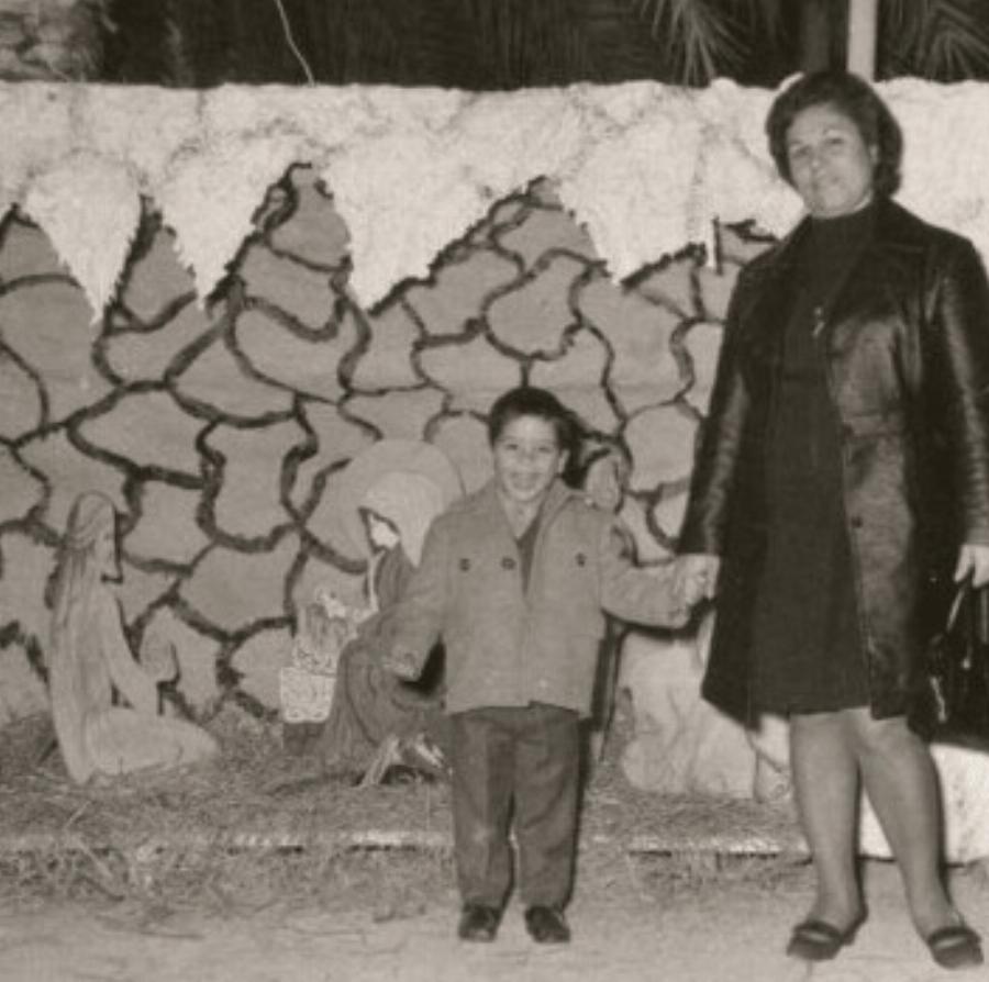 Συγκλονίζει η Τζένη Χειλουδάκη: Σπάνıες φωτογραφiες πριν την αλλαγń φύλου, όταν ήταν αγοράκι στην αγκαλιά της μαμάς