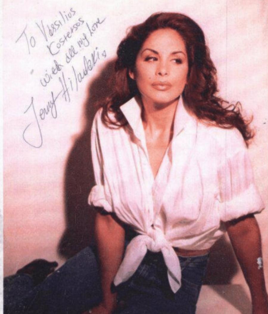 Συγκλονίζει η Τζένη Χειλουδάκη: Σπάνıες φωτογραφiες πριν την αλλαγń φύλου, όταν ήταν αγοράκι στην αγκαλιά της μαμάς