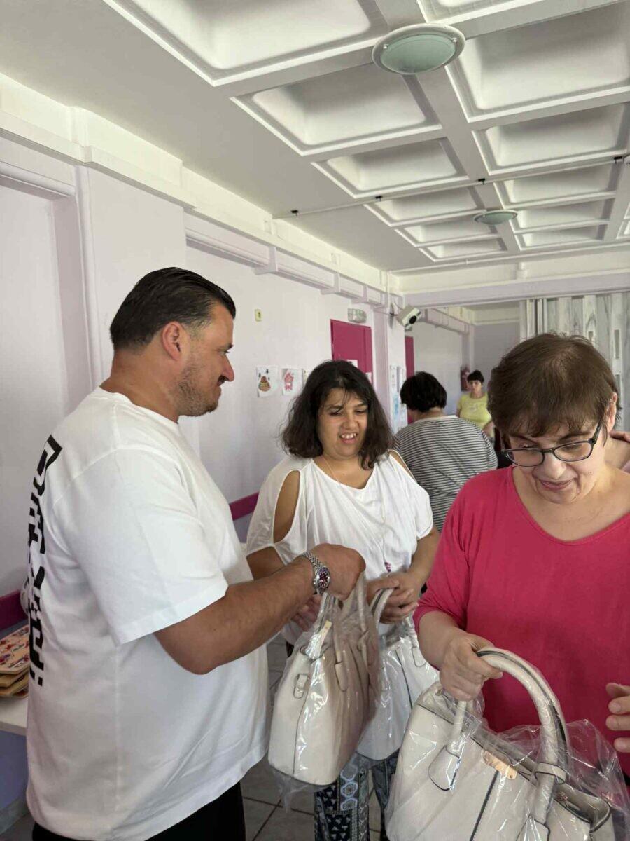 Μια τσάντα, δεκάδες χαμόγελα: Το Molly.gr στο πλευρό του Κέντρου ΑμεΑ Ευθύμειο στην Κόρινθο