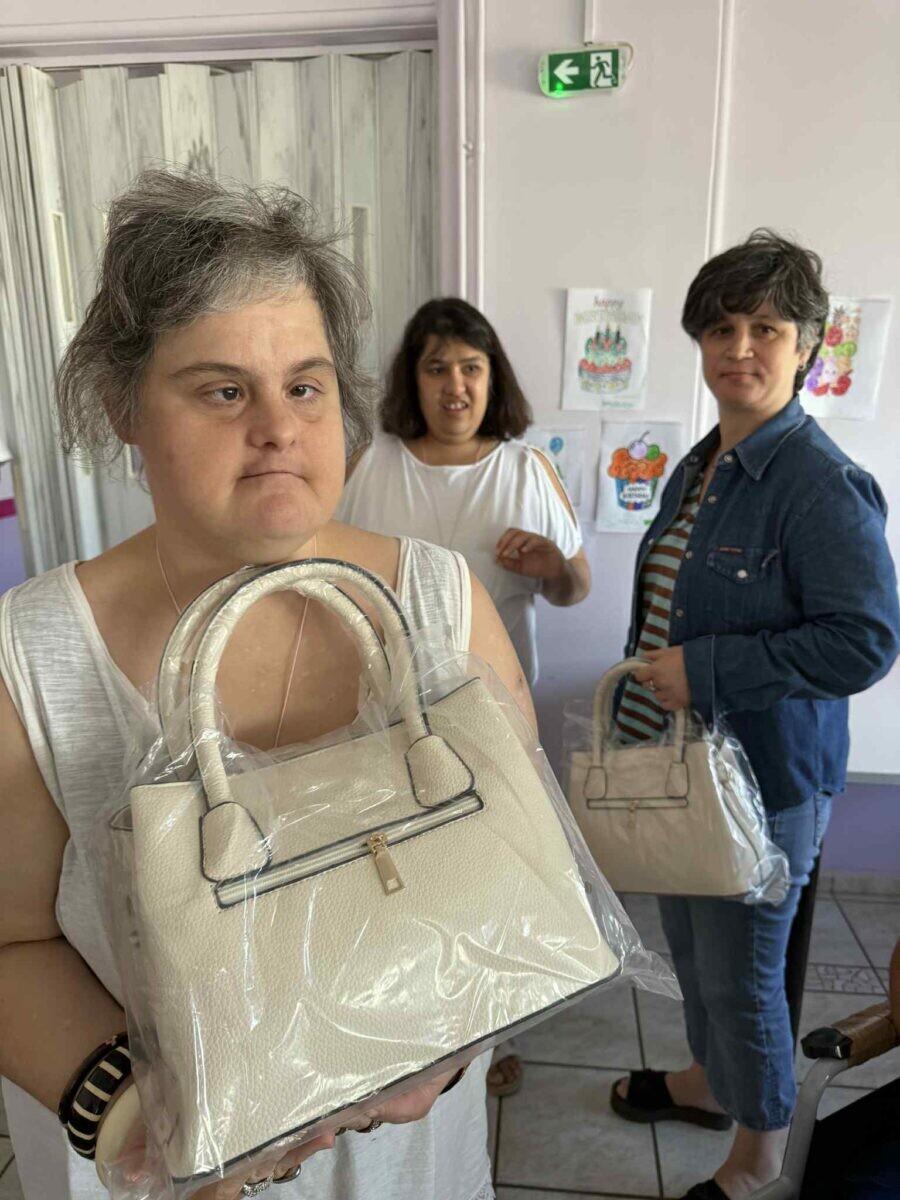 Μια τσάντα, δεκάδες χαμόγελα: Το Molly.gr στο πλευρό του Κέντρου ΑμεΑ Ευθύμειο στην Κόρινθο