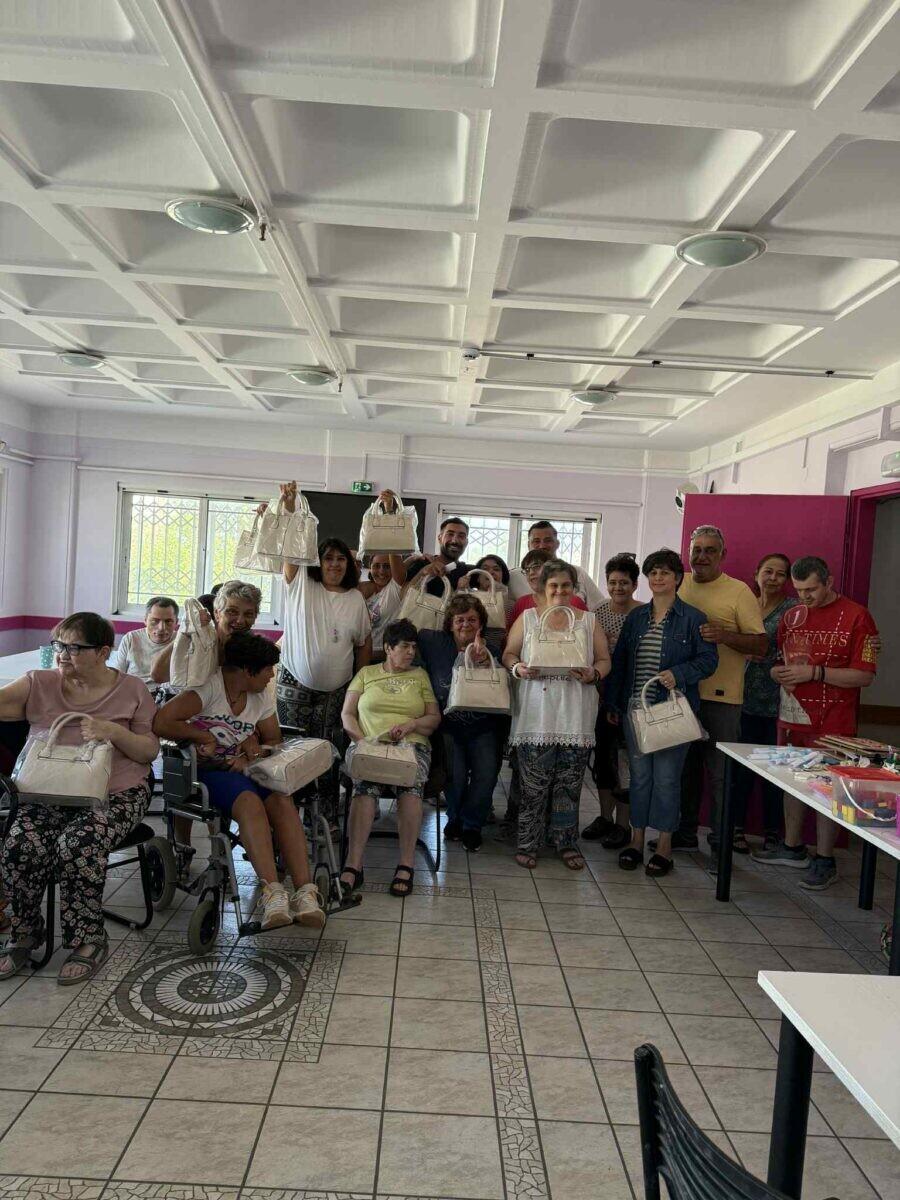 Μια τσάντα, δεκάδες χαμόγελα: Το Molly.gr στο πλευρό του Κέντρου ΑμεΑ Ευθύμειο στην Κόρινθο