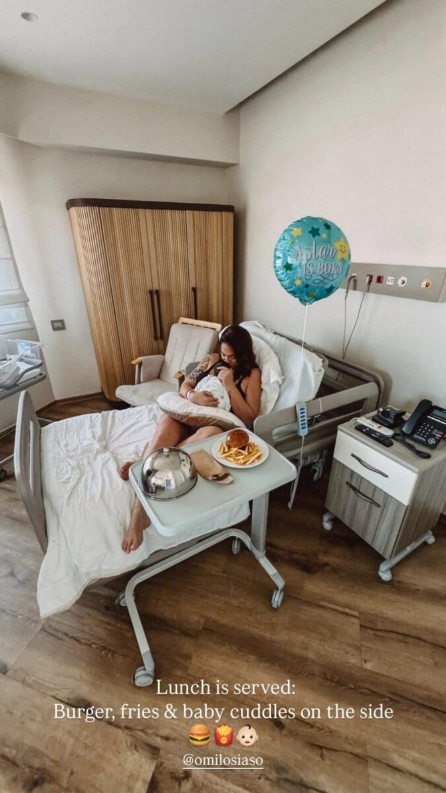 Ευρυδίκη Βαλαβάνη: Φωτογραφίζεται αγκαλιά με τον νεογέννητο γιο της