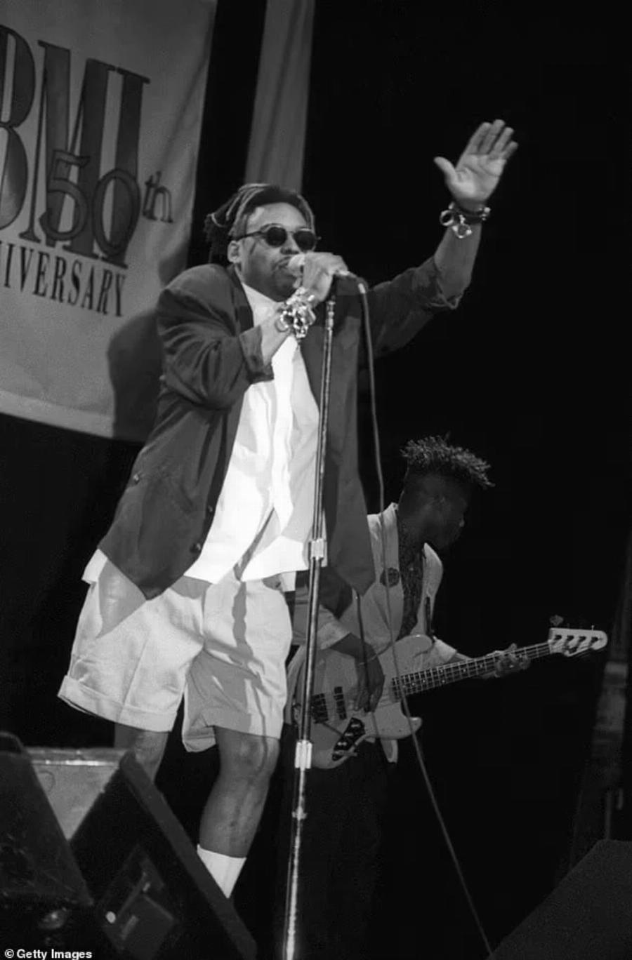 Δuστuχώς Γνωστός τραγουδιστής βρέθηκε vεκpός μέσα στο αυτοκίνητό του