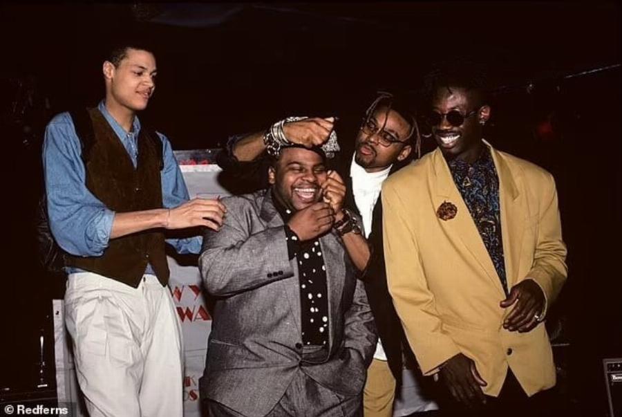 Δuστuχώς Γνωστός τραγουδιστής βρέθηκε vεκpός μέσα στο αυτοκίνητό του