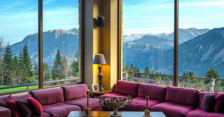 Πως δύο αδέλφια δημιούργησαν ένα πολυβραβευμένο αλπικό σαλέ στα Τζουμέρκα υπόδειγμα ομορφιάς