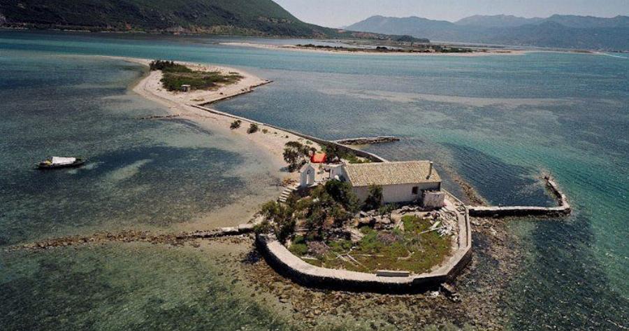 Αυτό είναι το επίπεδο, παραδεισένιο ελληνικό νησί που είναι όλο… παραλία (βίντεο)