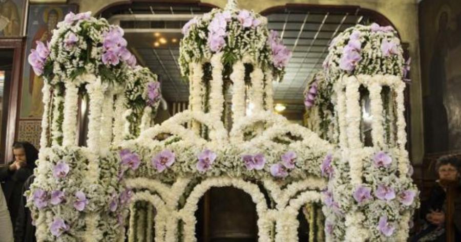 Η ελληνική φύση στόλισε με τα λουλούδια της τον Επιτάφιο