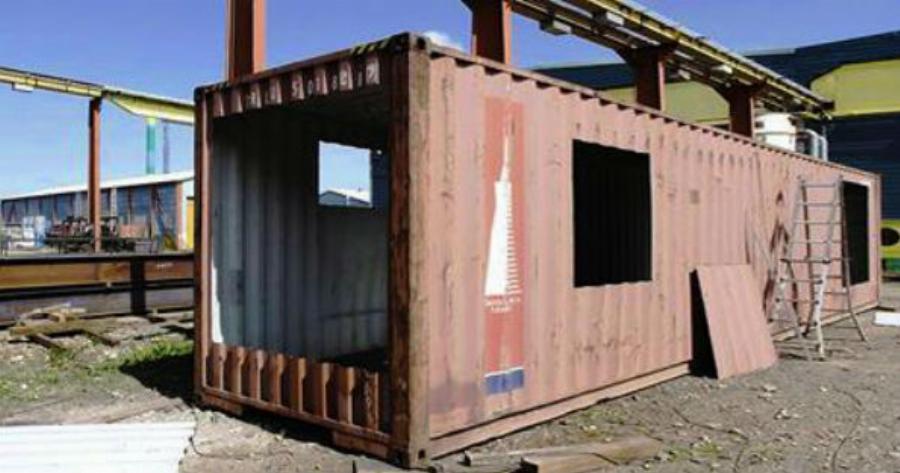 Ξεκίνησαν να μετατρέπουν παλιά μεταλλικά container. Το αποτέλεσμα; Πρωτοσέλιδο στα μεγαλύτερα περιοδικά διακόσμησης.