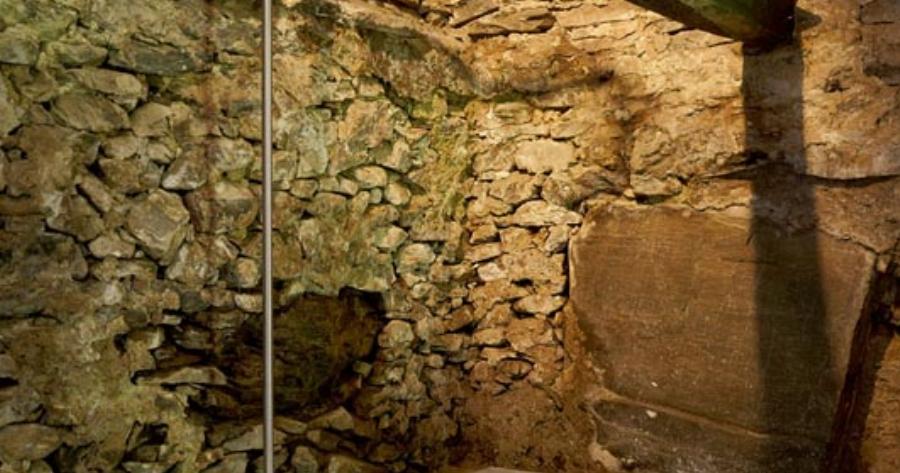 Laundry expert shares clothing items which should never be washed in the machine