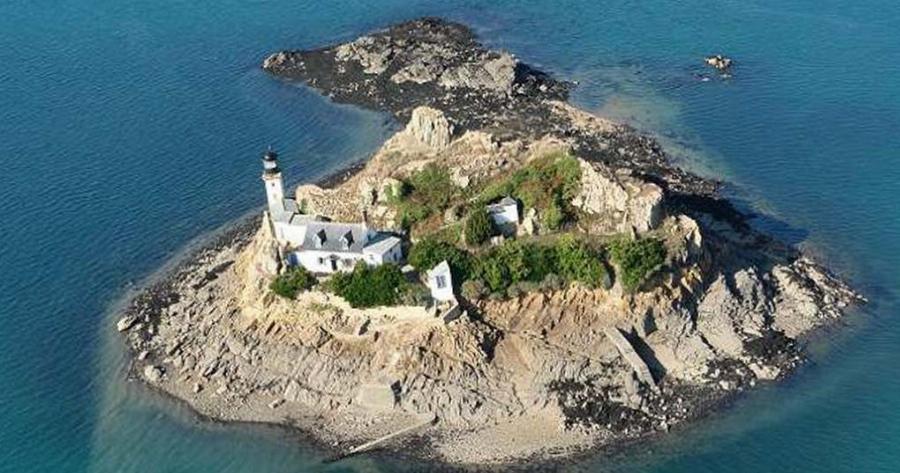 To απομονωμένο νησί που νοικιάζεται με 200 ευρώ για δύο βραδιές!