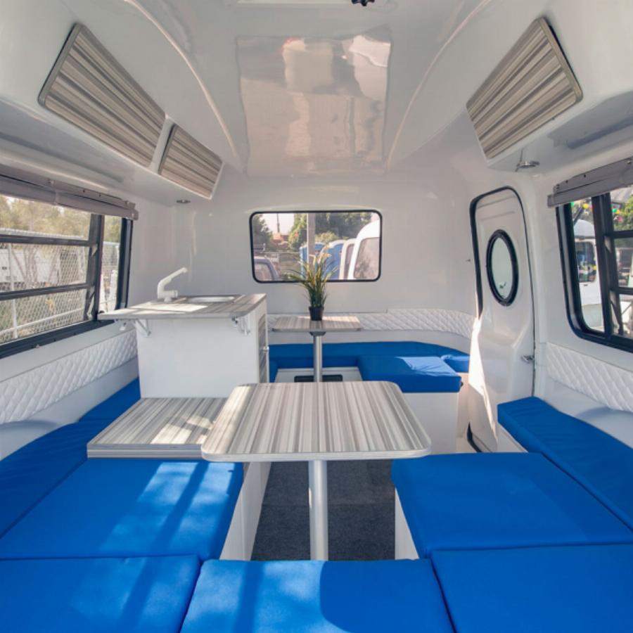 Είναι μικροσκοπικό, κοστίζει μόνο 1000 ευρώ και όμως στο εσωτερικό του έχει 5 κρεβάτια