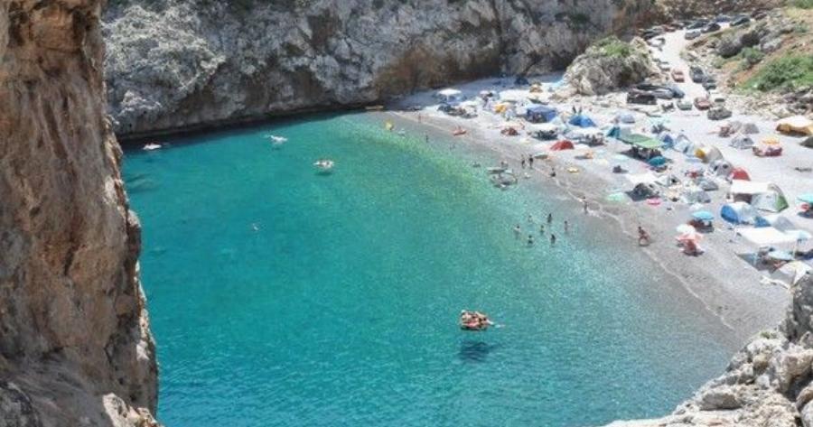 Βύθουρη: Η πιο ΣΥΓΚΛΟΝΙΣΤΙΚΗ παραλία της Εύβοιας που λίγοι γνωρίζουν! (φωτογραφίες)