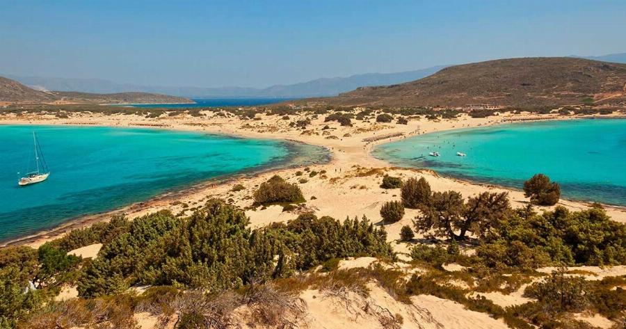 Το μικρό ελληνικό πειρατικό νησί με τις εξωτικές παραλίες και την αρχαιότερη «βυθισμένη» πόλη!