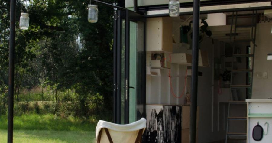 Είναι 20τ.μ , το κόστος του είναι όσο ένας ετήσιος μισθός και μεταφέρεται από μέρος σε μέρος σαν ένα κουτί!