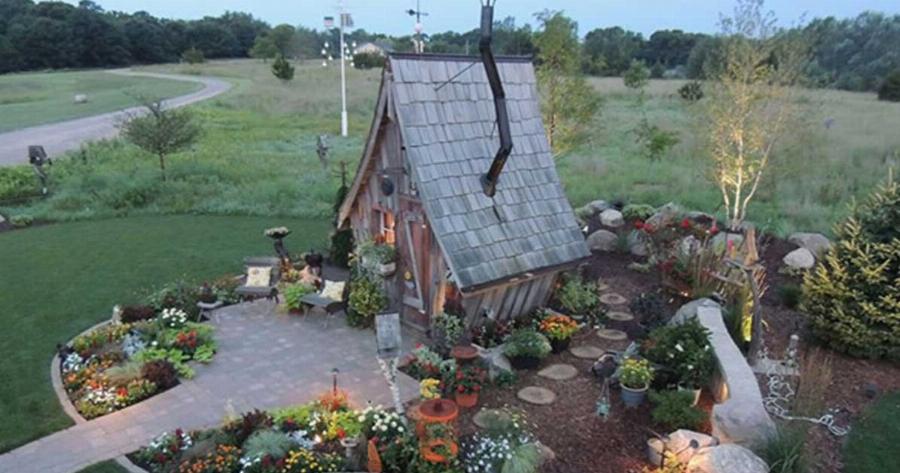 Τα παραμυθόσπιτα του ταλαντούχο ξυλουργού Dan Pauly!