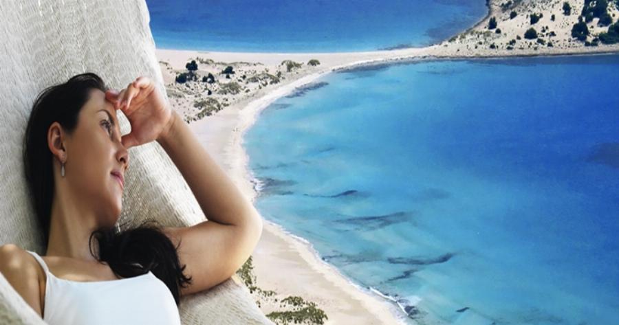 Αυτή η ελληνική παραλία έχει χρυσή άμμο και κέδρους, σκηνικό… Καραϊβικής!