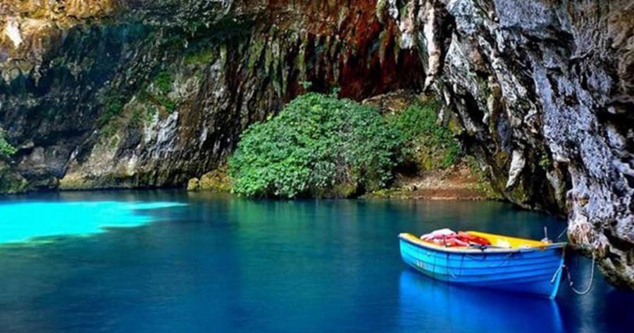 Αυτό είναι το ελληνικό νησί με την πιο ωραία θέα στον κόσμο