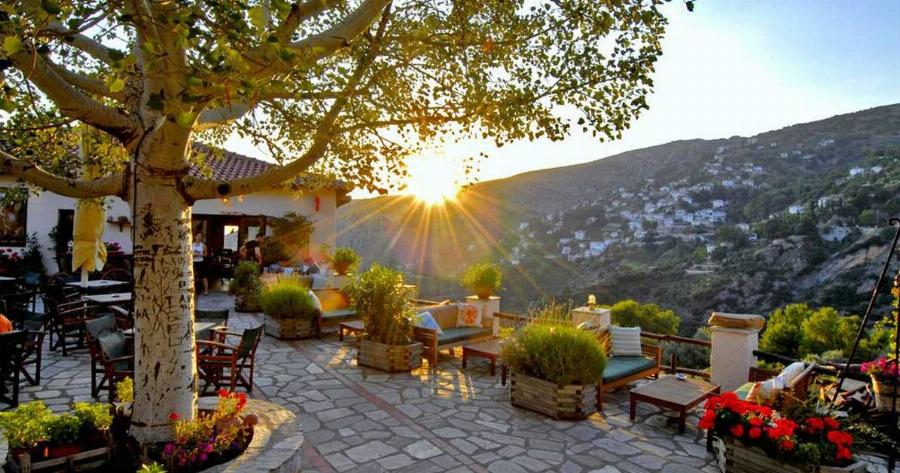 Πορταριά: Ανθισμένο μπαλκόνι πάνω από το Βόλο!