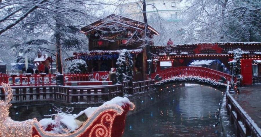 Το μαγικό… χωριό του Άι Βασίλη στην Ελλάδα που μαγεύει μικρούς και μεγάλους