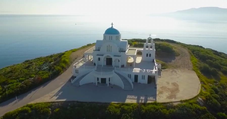 Η πανέμορφη εκκλησία του Προφήτη Ηλία στο Λαύριο σε ένα εντυπωσιακό εναέριο βίντεο.