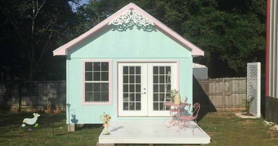 Το έστησαν σε 13 ώρες, κοστίζει λιγότερο από 5.000 ευρώ και χωράει άνετα 4 άτομα για διακοπές.