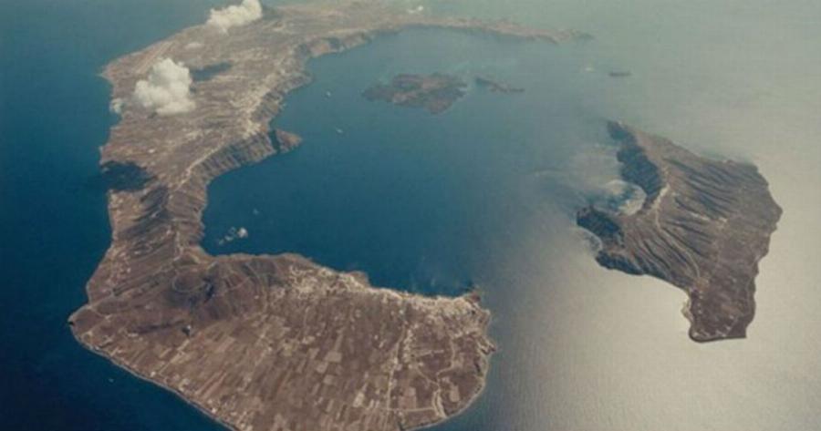 Δείτε πώς δημιουργήθηκε η Σαντορίνη από 4 ηφαίστεια σε ένα βίντεο 6 λεπτών.