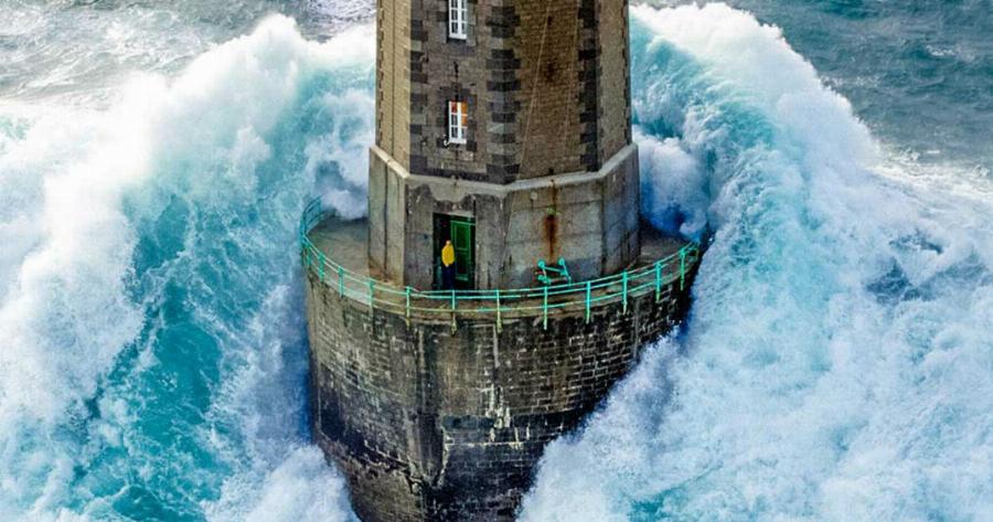 27 πανέμορφοι φάροι επιβιώνουν στις πιο αντίξοες καιρικές συνθήκες