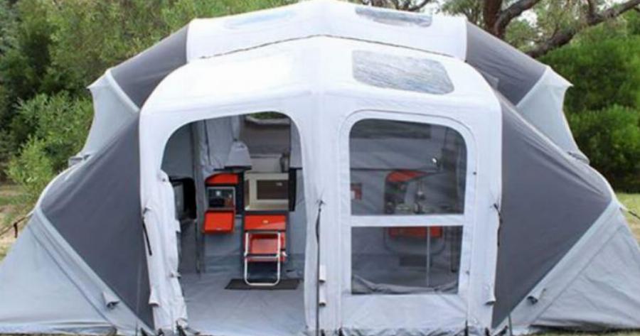 Ανοίγει μόνη της σε 90 δευτερόλεπτα, στο εσωτερικό της κοιμίζει μια οικογένεια και κοστίζει λιγότερο από ένα μηχανάκι