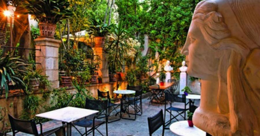 Ένα καφέ στο σπίτι του ‘Οθωνα και της Αμαλίας κρυμμένο στην καρδιά της Αθήνας