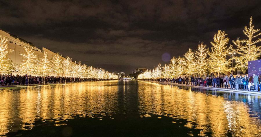 Στολίστηκε για τα Χριστούγεννα το Ίδρυμα Σταύρος Νιάρχος και το θέαμα είναι μαγικό