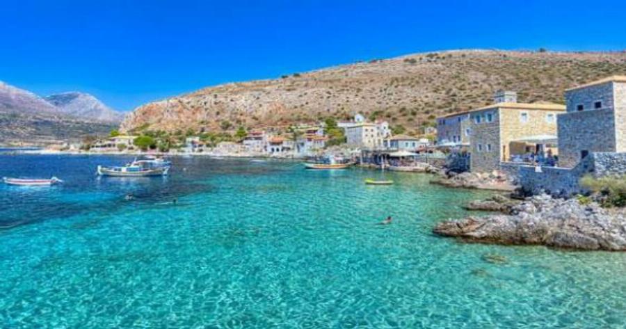 Πελοπόννησος: 5 υπέροχα χωριά δίπλα στη θάλασσα για να ανακαλύψεις το φετινό Αύγουστο