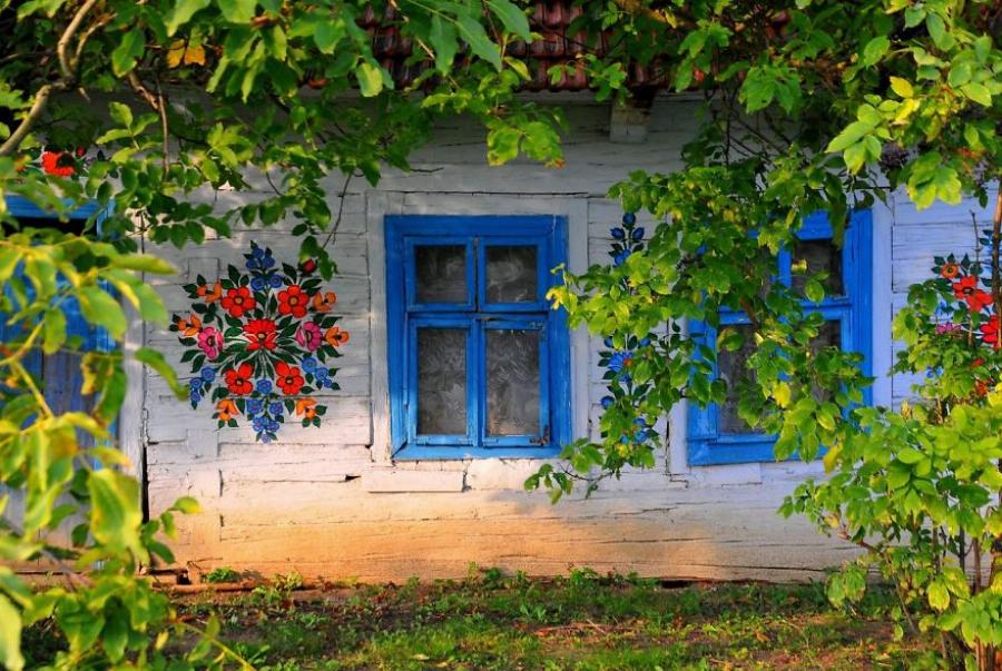 Το Παραμυθένιο Χωριό όπου όλα τα Σπίτια είναι Ζωγραφισμένα με Λουλούδια. Θα σας μαγέψει με την Ομορφιά του!