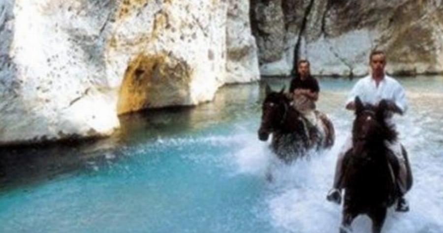 Ο θρυλικός ποταμός Αχέροντας που μαγεύει τον επισκέπτη