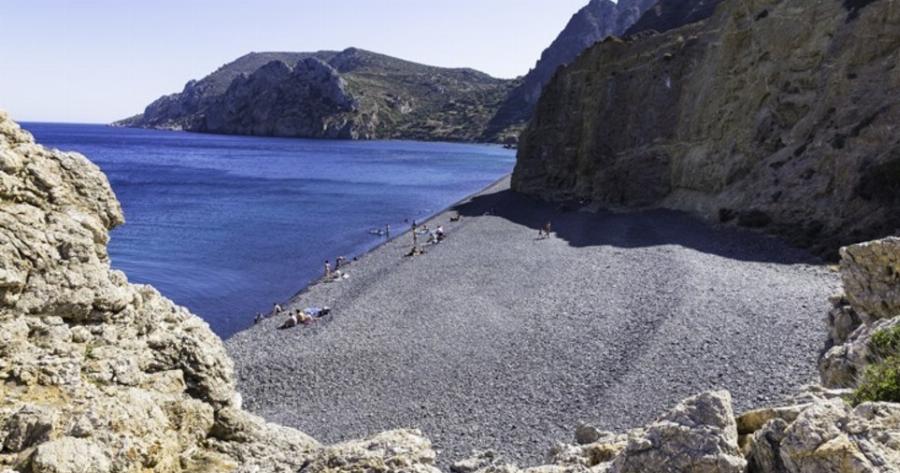 Η ελληνική παραλία που αποτελεί παγκόσμιο φαινόμενο χάρη σε ένα μοναδικό χαρακτηριστικό