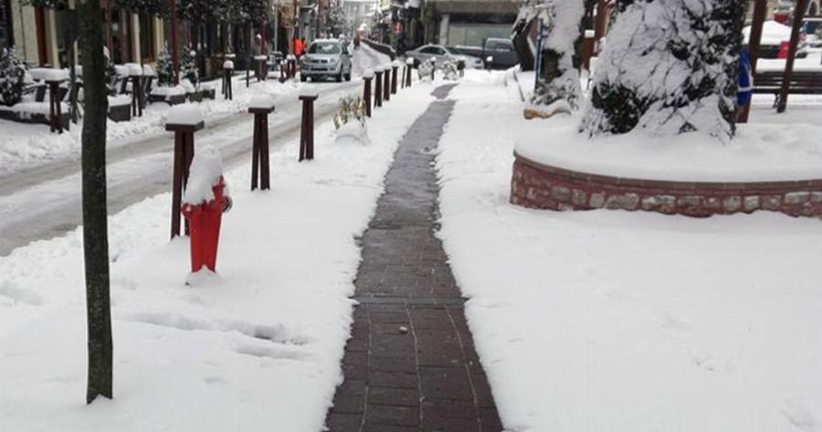 Στο Καρπενήσι υπάρχουν θερμαινόμενα πεζοδρόμια που καθαρίζουν μόνα τους από το χιόνι
