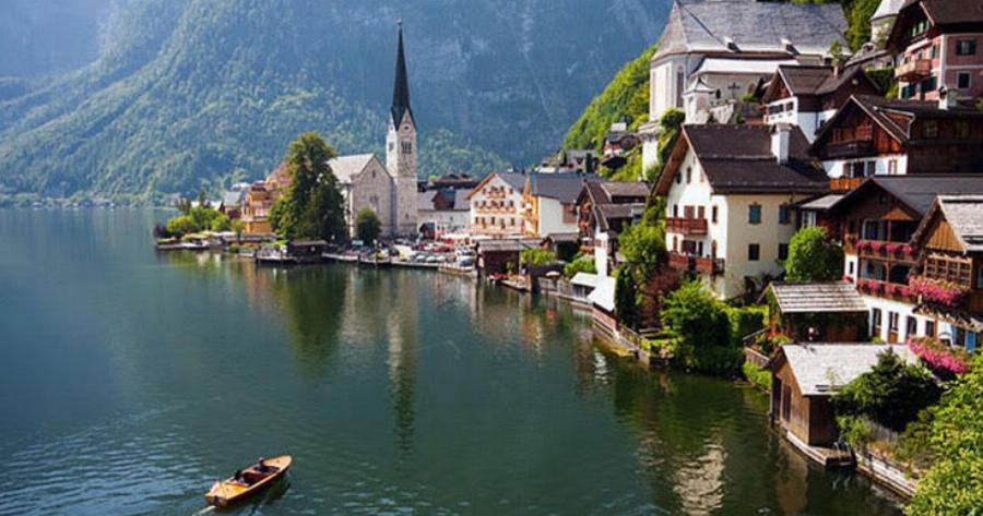 Το «μαργαριτάρι της Αυστρίας» κάτω από τη σκιά των Άλπεων