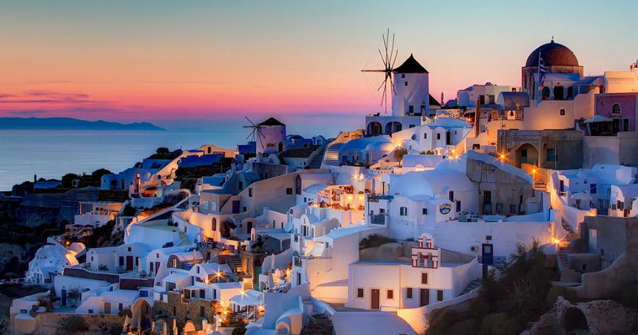 Η Σαντορίνη είναι το ωραιότερο νησί στον κόσμο σύμφωνα με αμερικάνικο περιοδικό