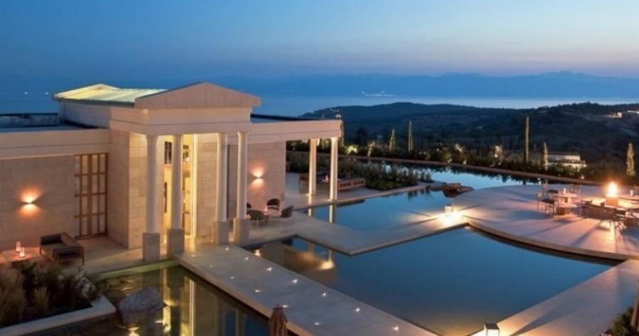 Το πιο πολυτελές ξενοδοχείο της Ελλάδας και το ακριβότερο της Ευρώπης δεν βρίσκεται ούτε στη Μύκονο, ούτε στη Σαντορίνη